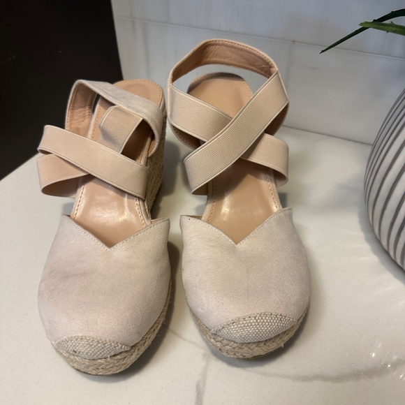 Coutgo Cream Wedge Shoe-Size 9.5 - Picture 5 of 8